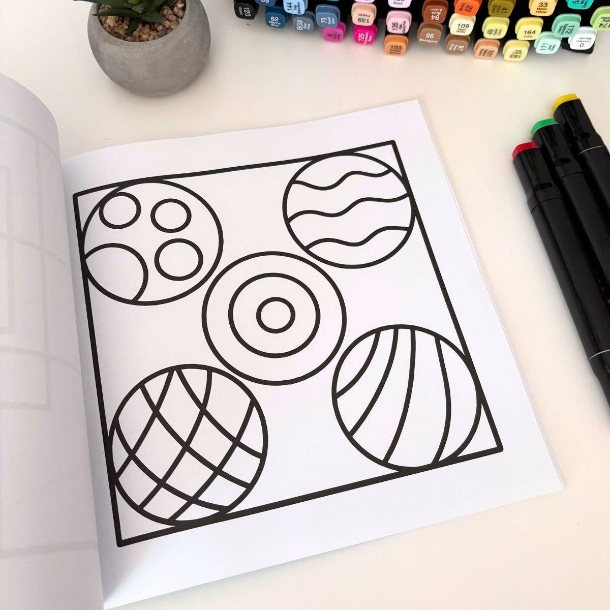 Pattern Escape Bold & Simple Coloring Book