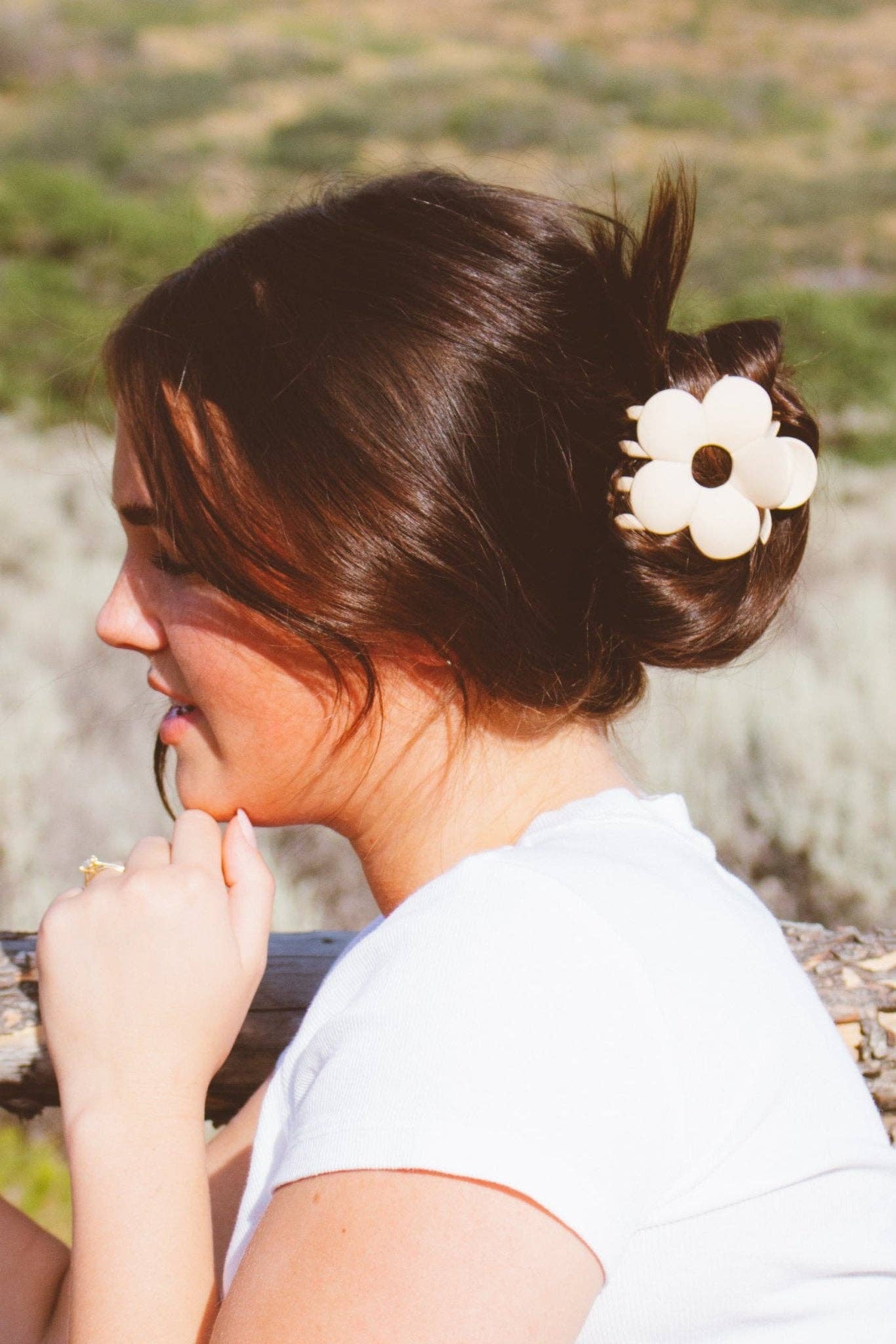 Cutie Flower Claw Clip - Multiple Colors: Oatmeal