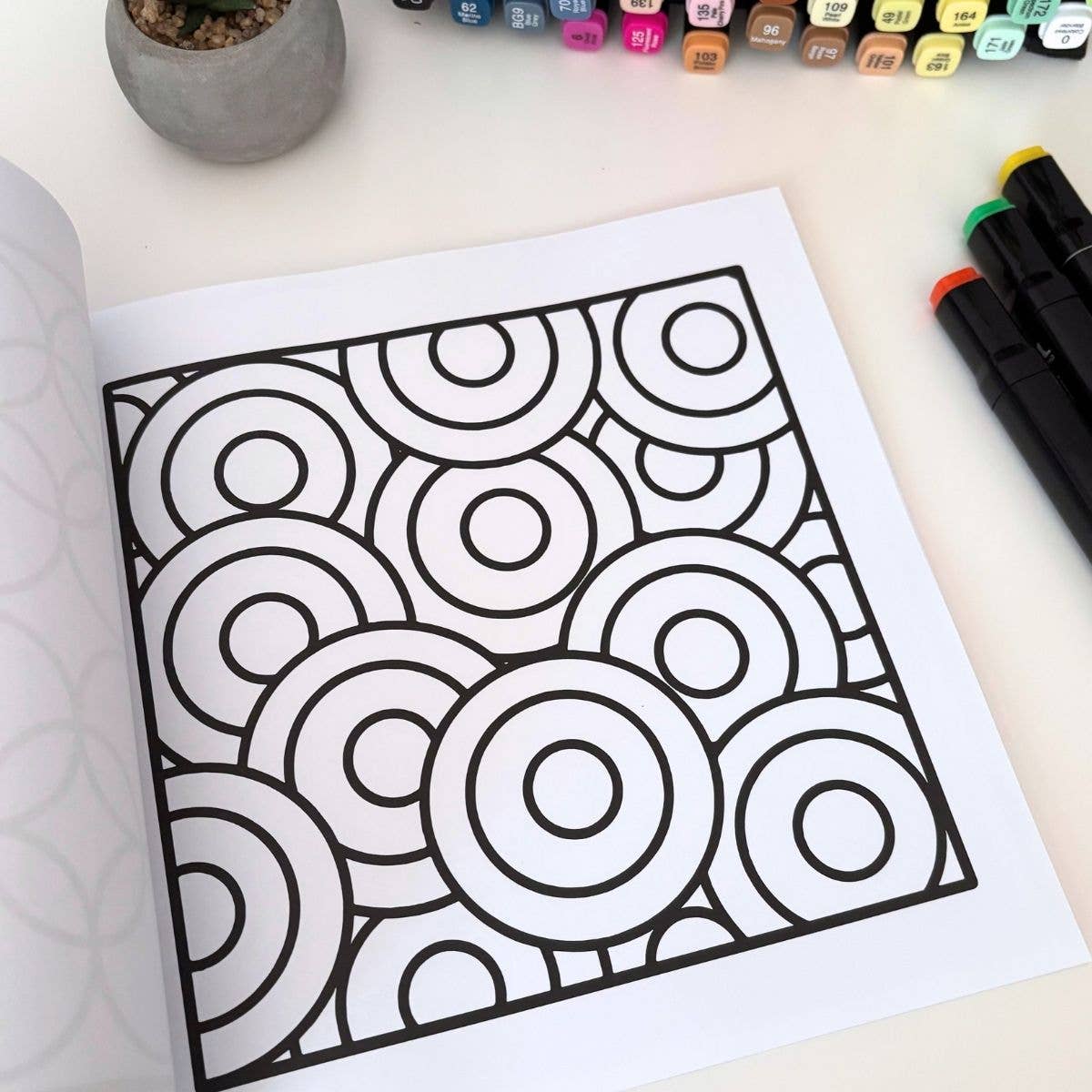 Pattern Escape Bold & Simple Coloring Book