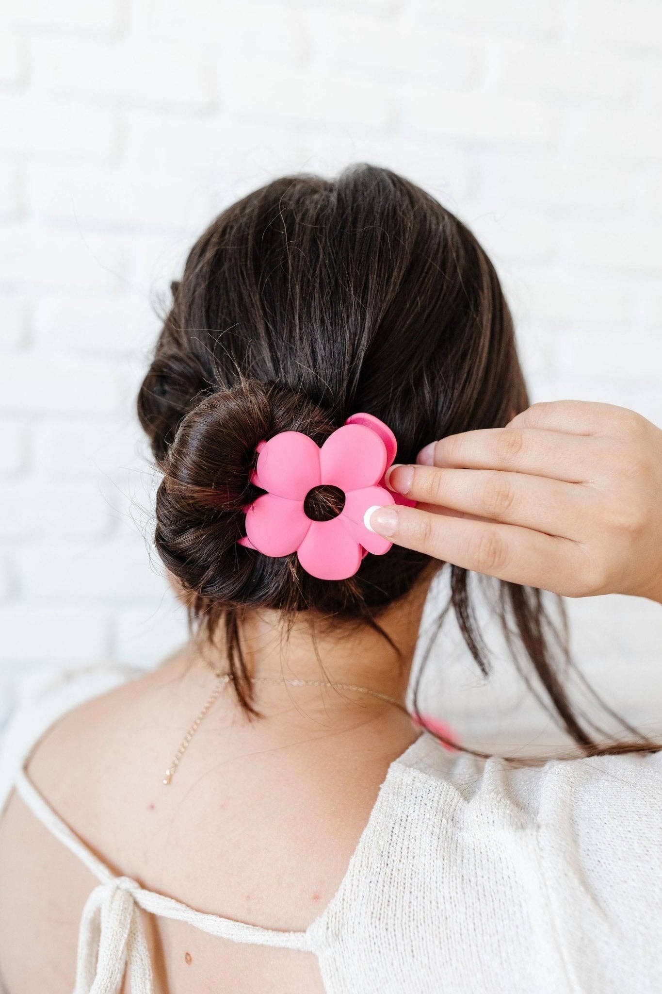 Cutie Flower Claw Clip - Multiple Colors: Oatmeal