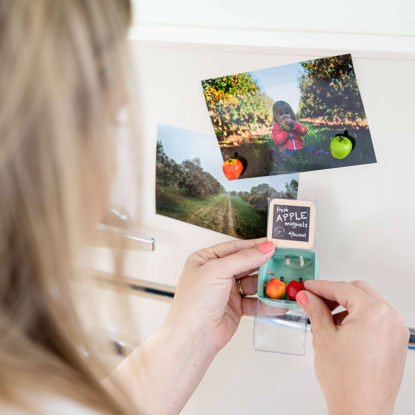 APPLE  magnets ICONIC packaging